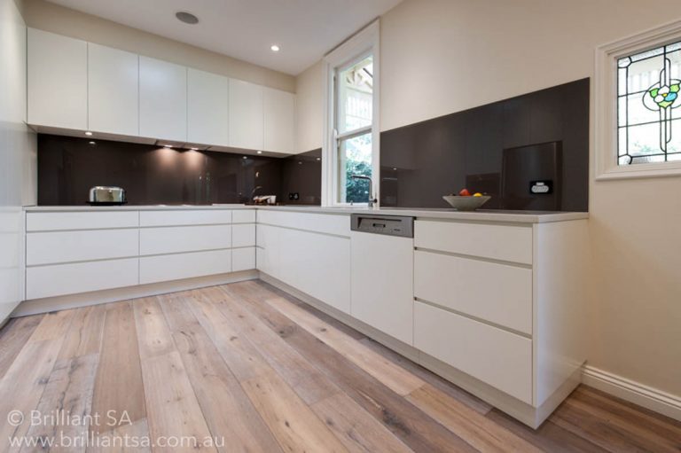 Clutter Free Minimalist Kitchen 