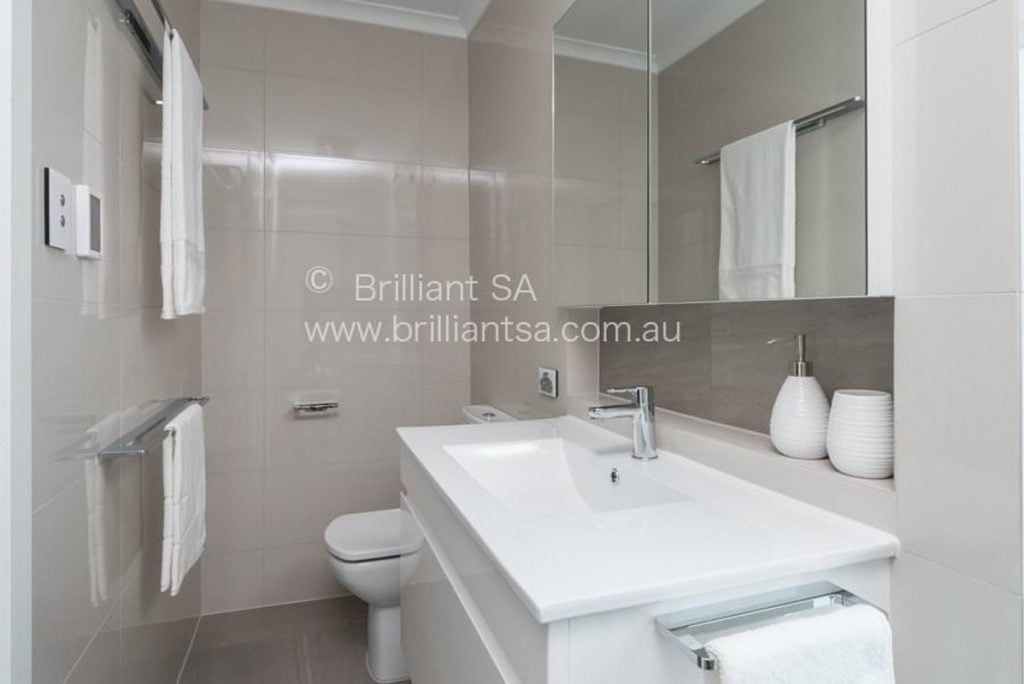 Narrow Modern Ensuite Solution Portfolio Brilliant SA
