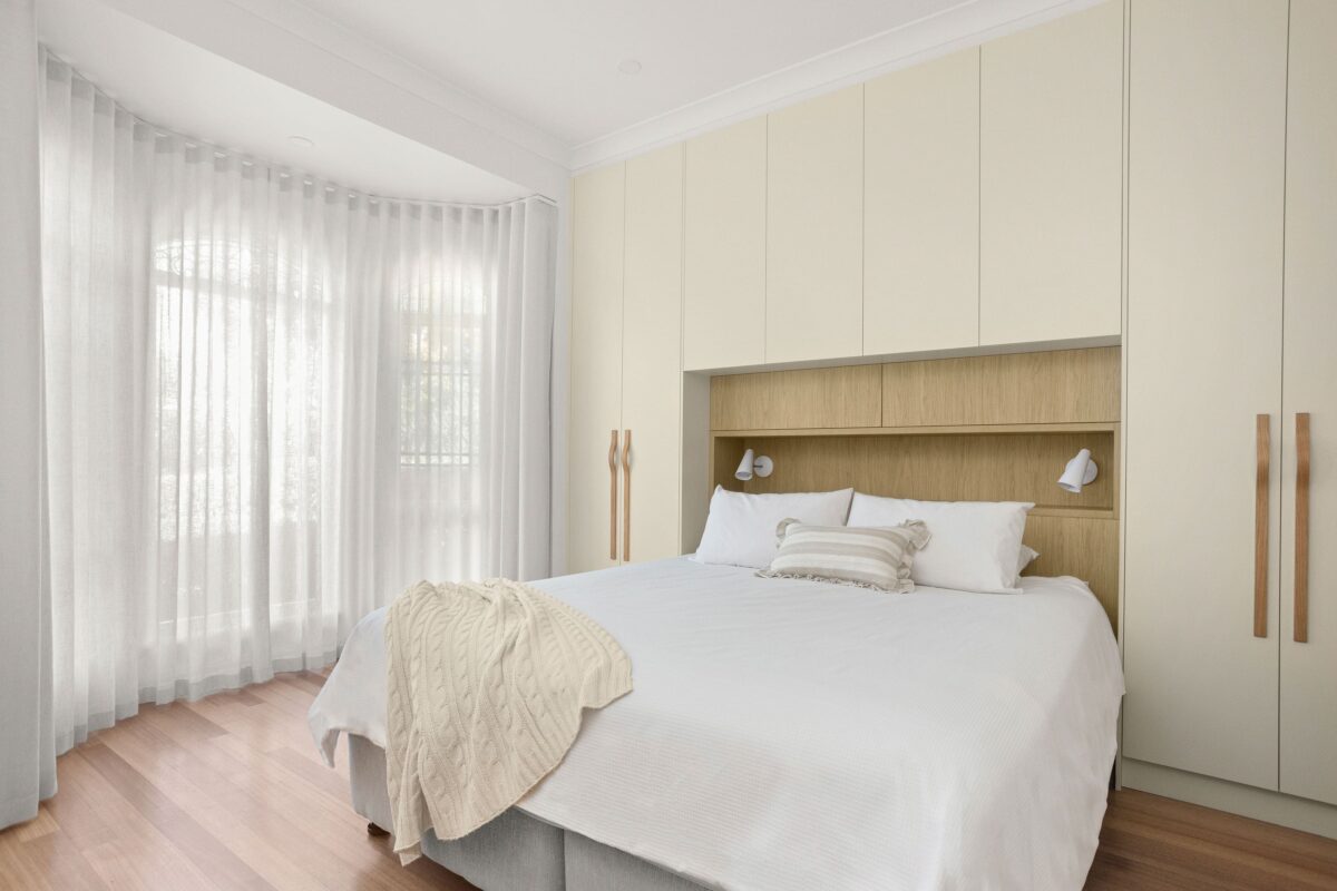 Contemporary Master Ensuite renovation in Goodwood