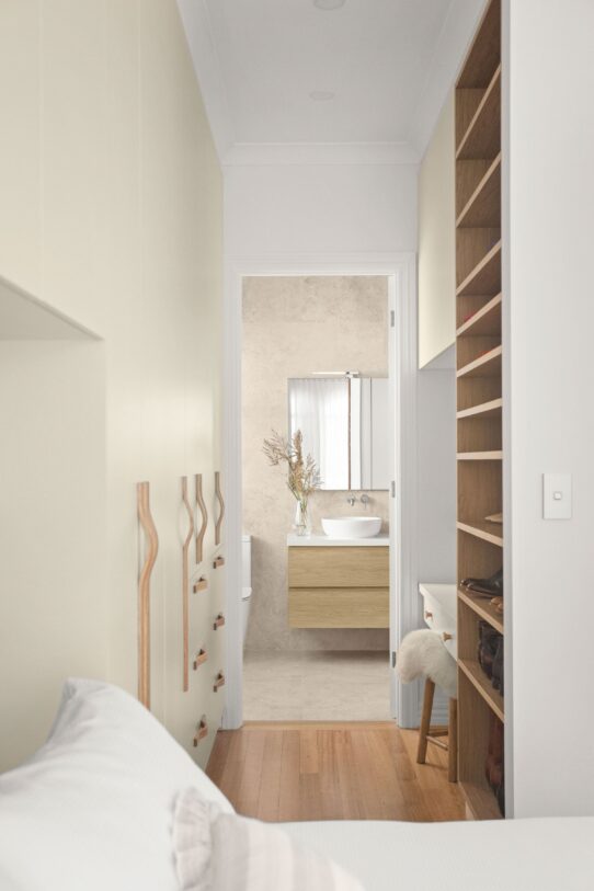 Contemporary Master Ensuite renovation in Goodwood