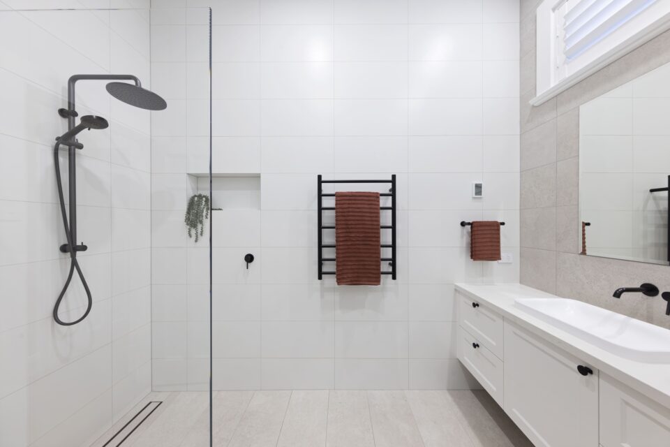 Hamptons Ensuite & Walk-in Robe Renovation