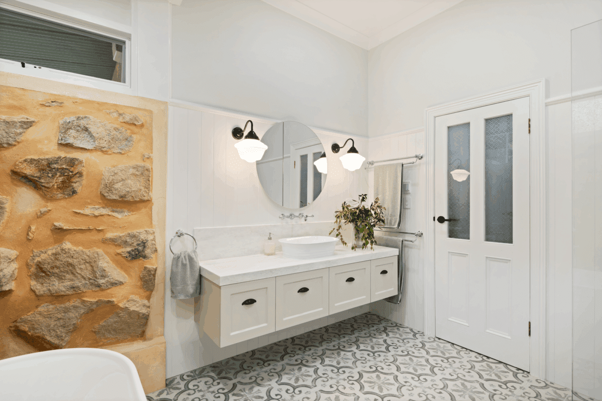 Traditional Country Style Bathroom