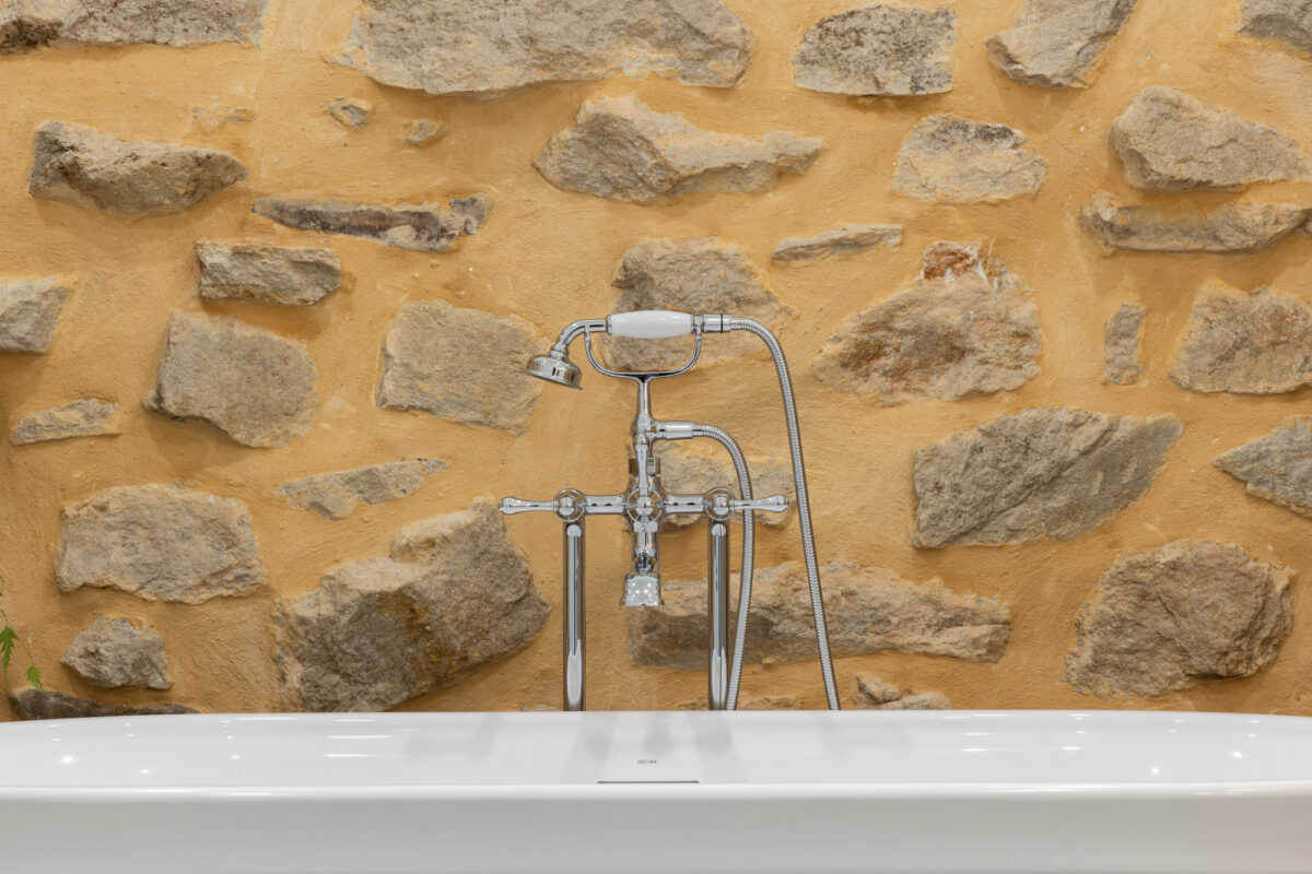 Traditional Country Style Bathroom