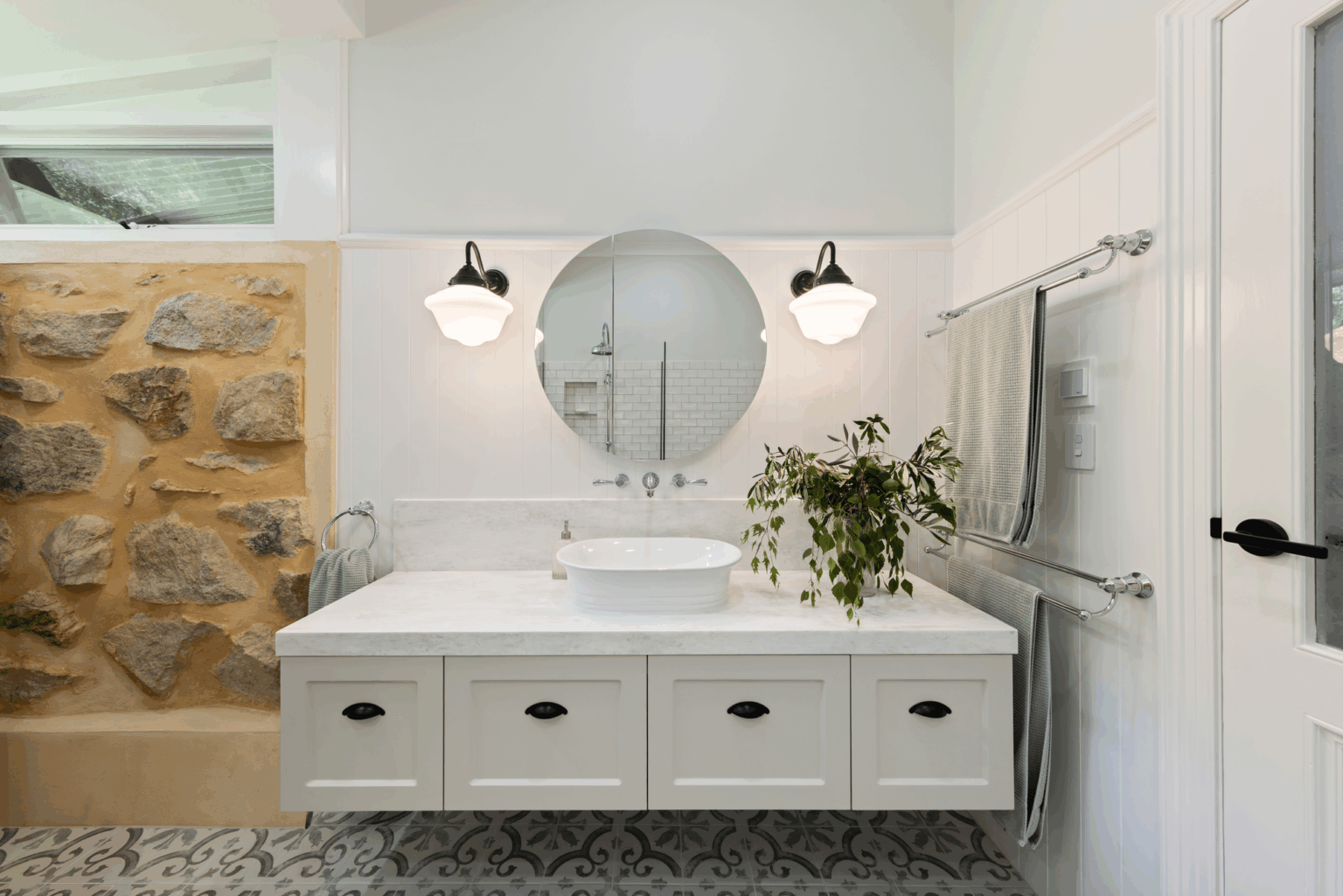Traditional Ensuite, Wardrobe & Powder Room Renovation