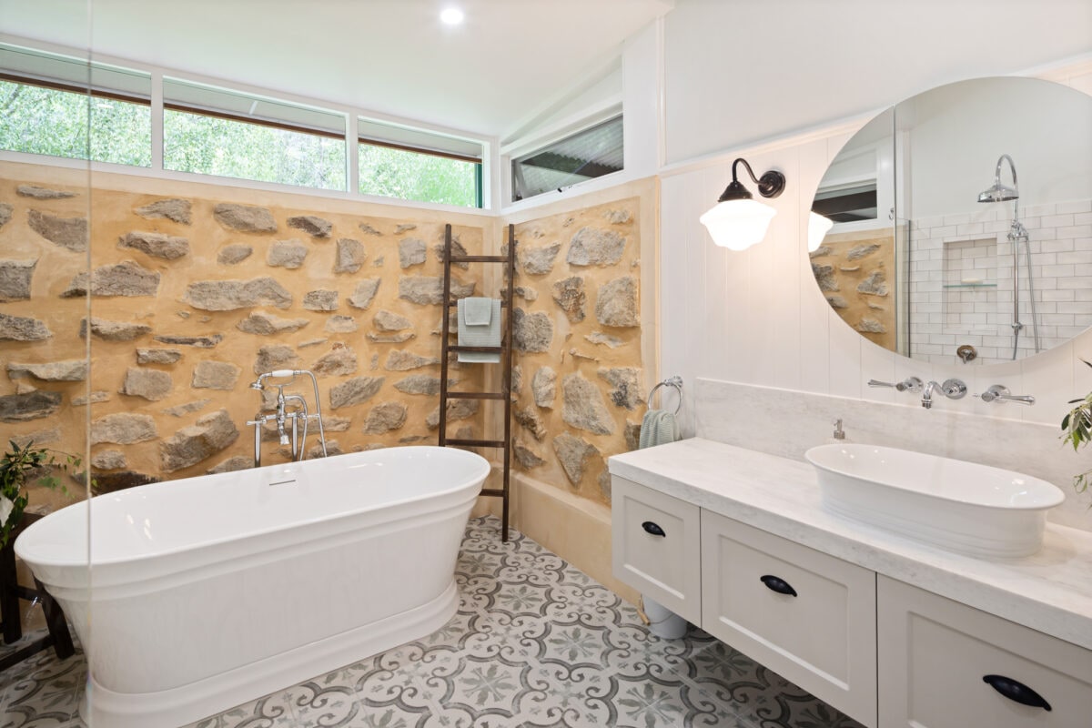 Traditional Country Style Bathroom