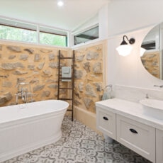 Traditional Country Style Bathroom